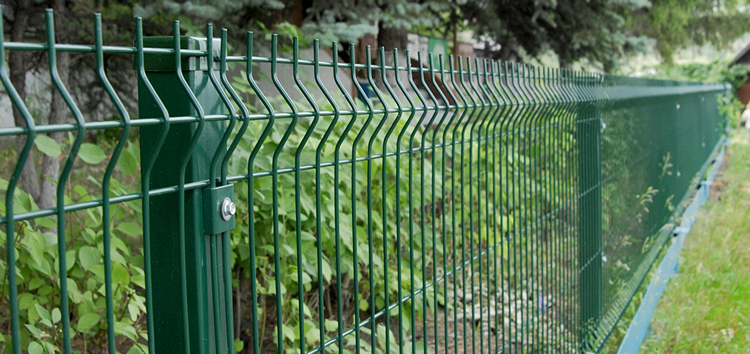 Le fabricant de la Chine que le PVC a enduit 3D de haute qualité a courbé la barrière de recourbement de triangle de panneau de barrière