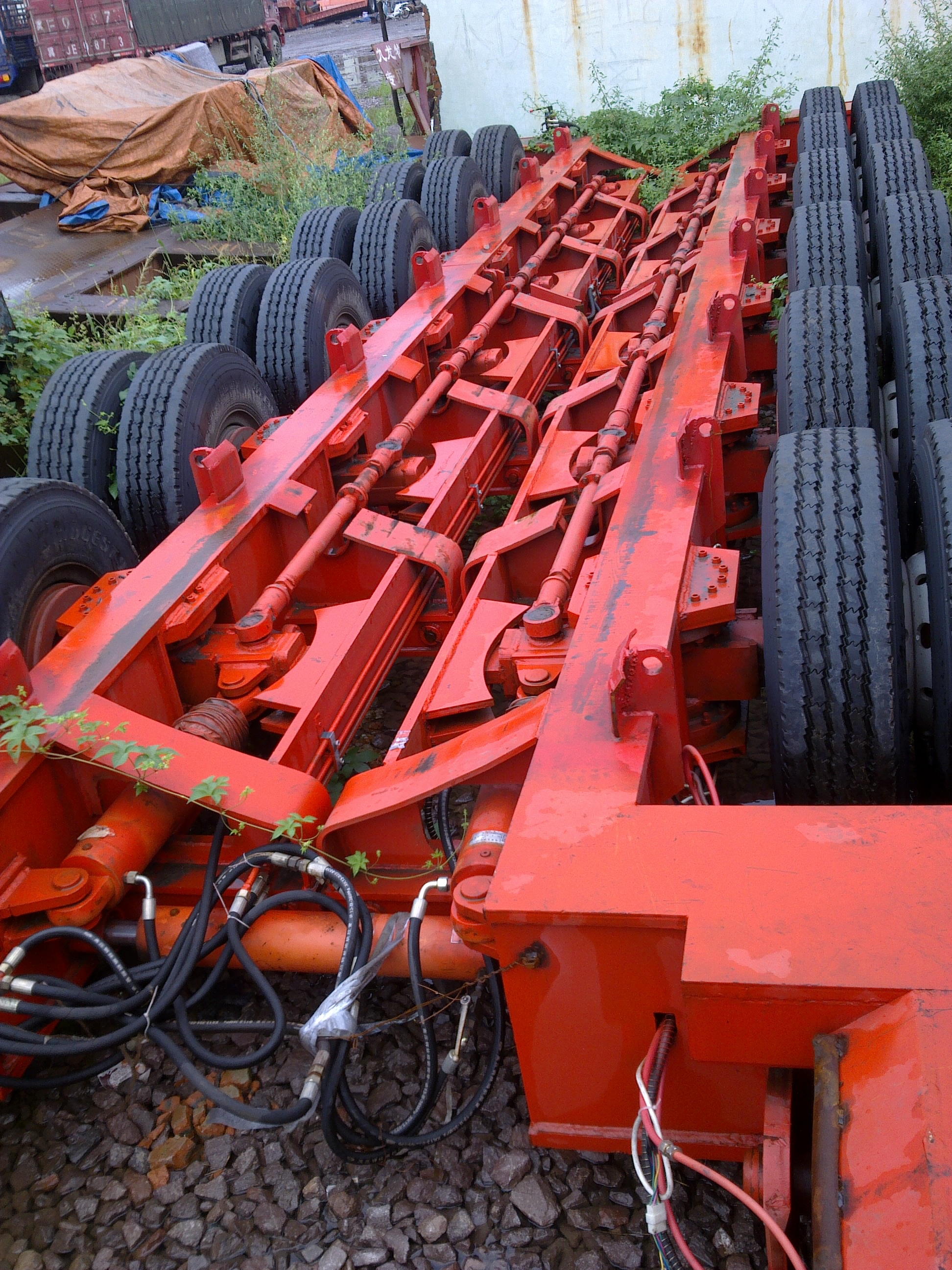 工厂 200 吨多轴液压模块化 lowbed 半挂车出售,梁载体