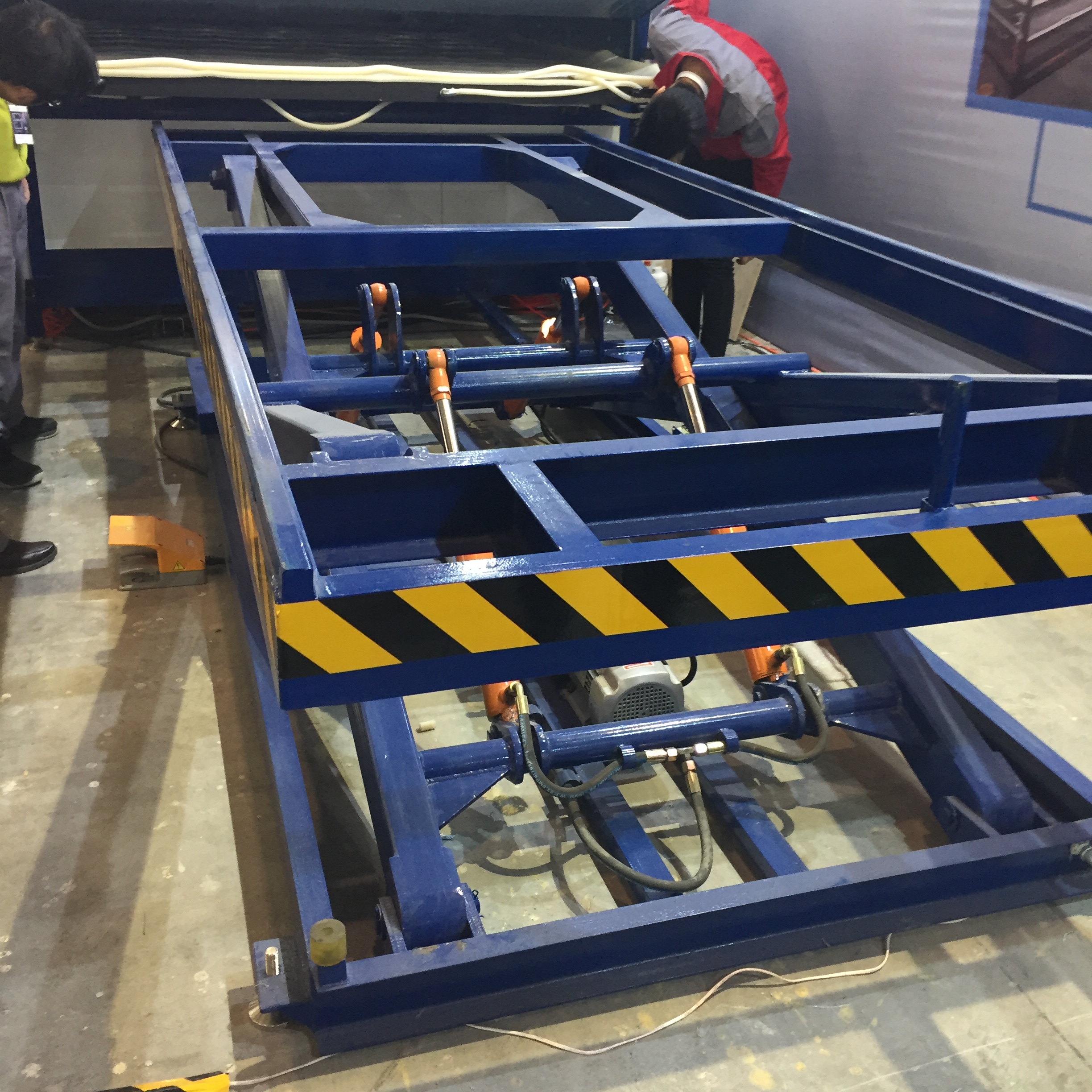 玻璃加工的相关机器数控玻璃切割线数控玻璃切割机标题在这里.