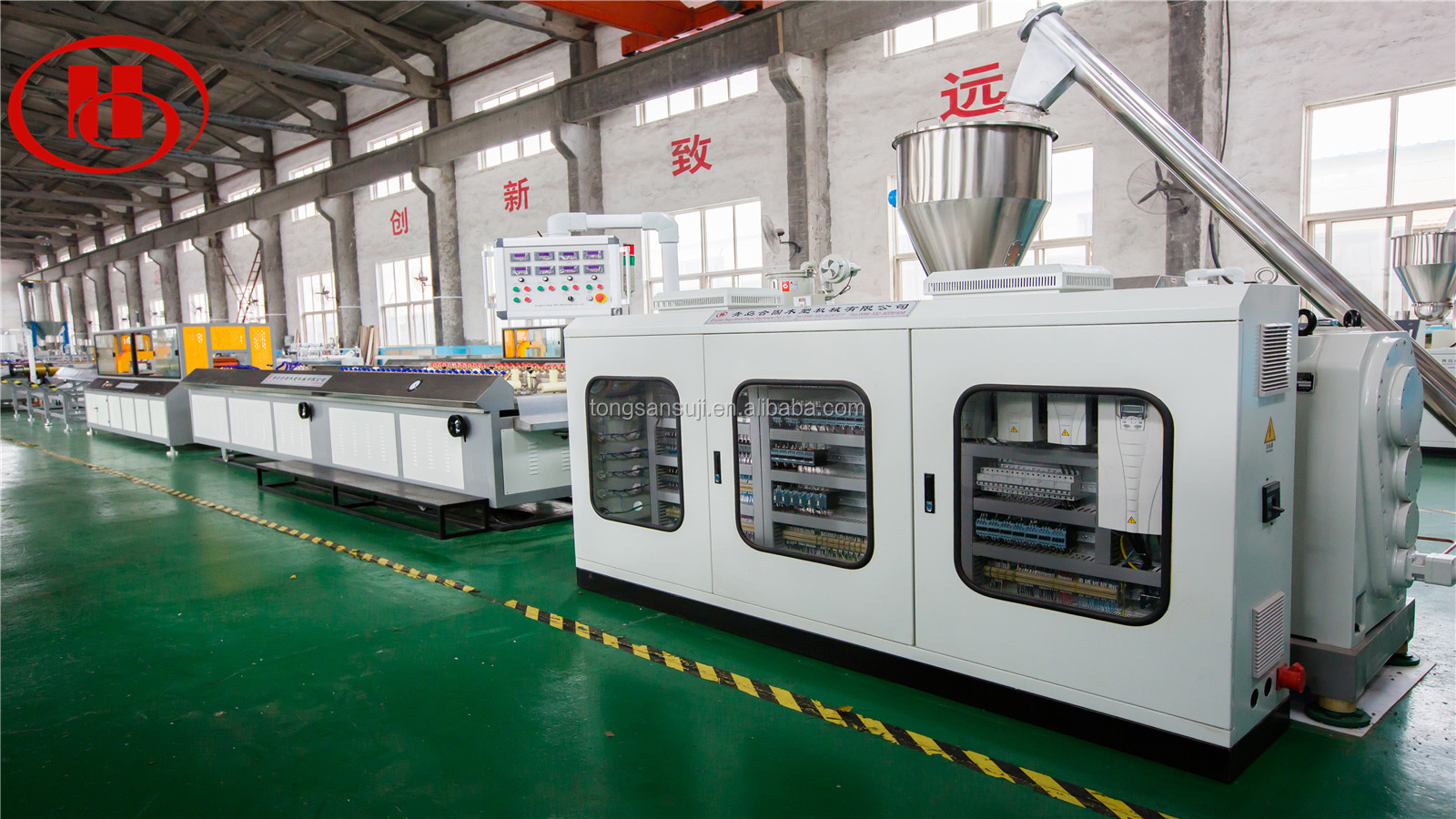 木塑机器wpc甲板型材挤出机生产线塑料浪费和木材浪费回收解决方案