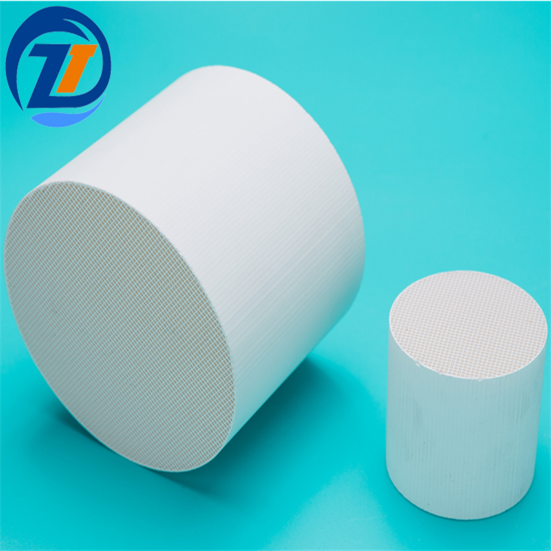 White extruder honeycomb ceramic monolith catalyst support