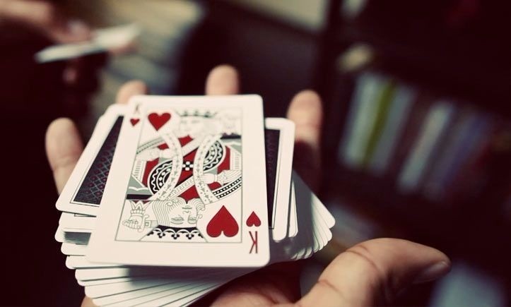 Cheap Shipping Tuck Box Poker Size Good Printing Flash Card Game Custom Logo Playing Card