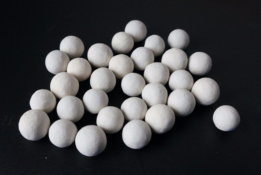 多孔多孔氧化铝陶瓷球用于加氢加工 - buy perforated porous alumina