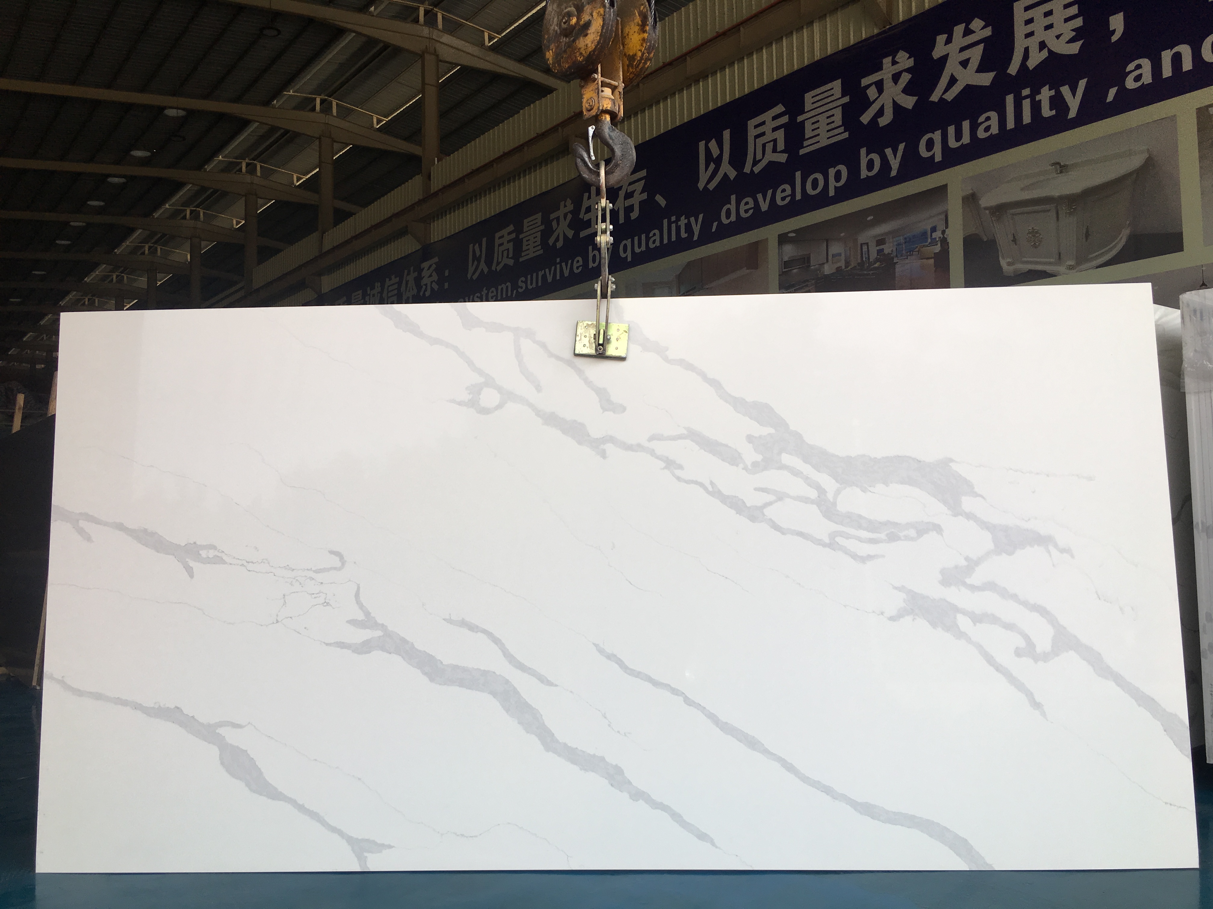 New Design Artificial White Quartz Stone Slabs with Marble Vein for Kitchen Worktops Island Tops