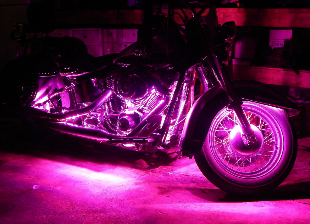 6個のポッドプレミアミリオンカラーモーターサイクルアンダーグロー