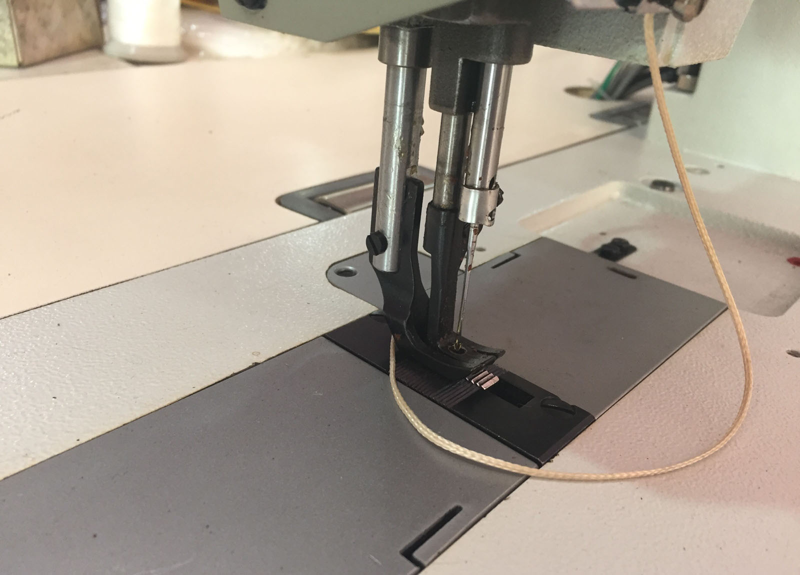 单针平床复合饲料重型材料缝纫机电脑双针工业缝纫机