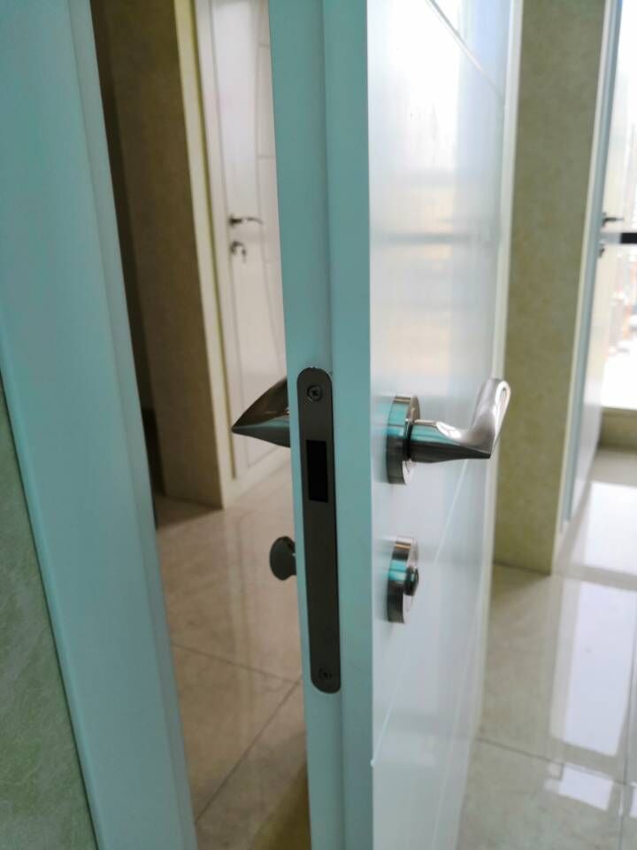 Israel market white painting painted T type door can turn left or right wpc  door