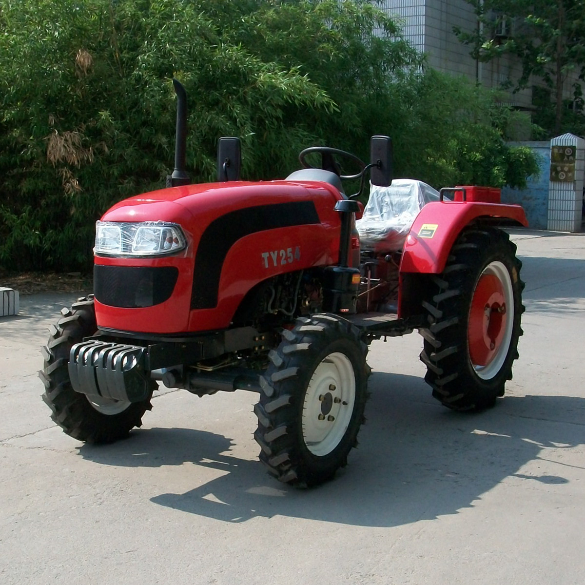 农业机械 4 轮驱动 4wd 25hp 小型拖拉机适用于坦桑尼亚乌干达赞比亚