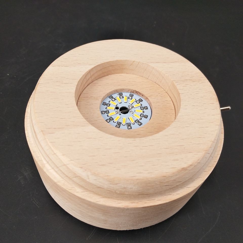 负责玻璃球夜灯上紧发条音乐盒礼品