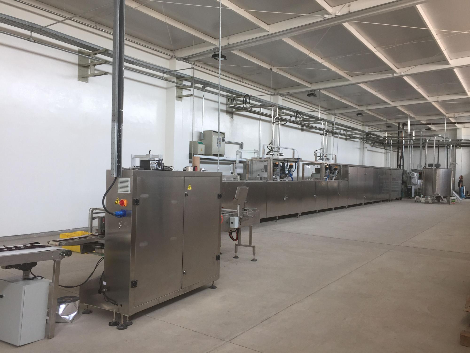 Full Automatic Servo System Chocolate Pouring Molding Machine Depositing Line