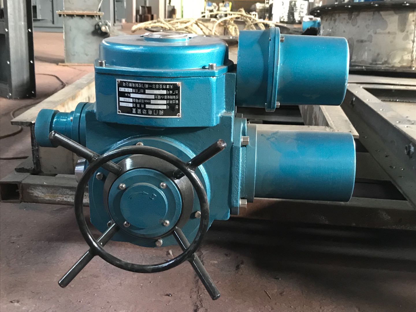 料仓和料仓底部散装固体材料排放气动流量控制滑阀