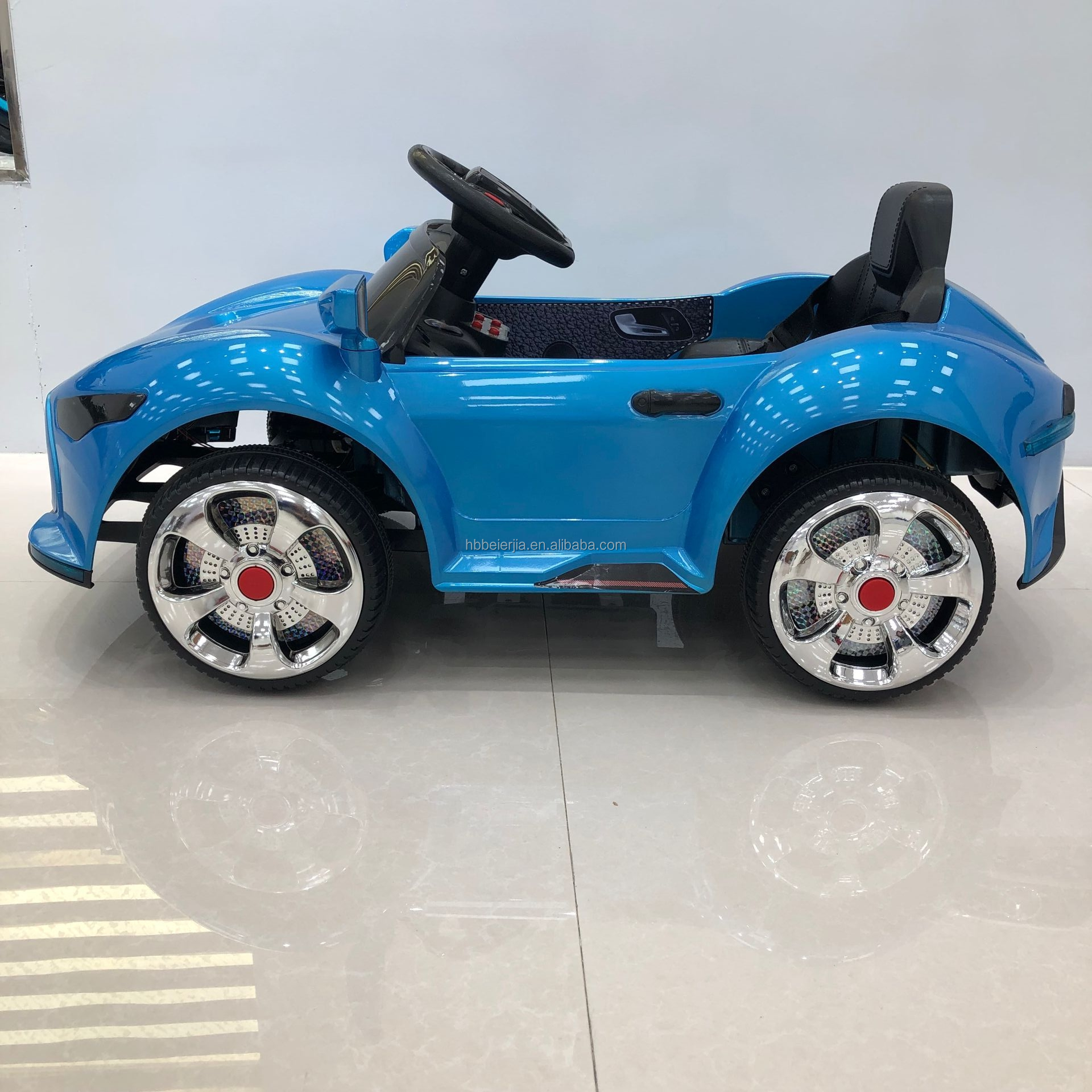 工厂批发大塑料玩具车儿童乘坐,电池供电的玩具儿童汽车,儿童电动玩具