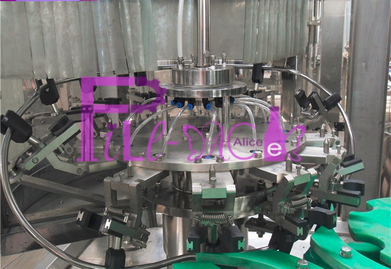 Air Lifting Beverage Filling Equipment 12000BPH With Metal Caps