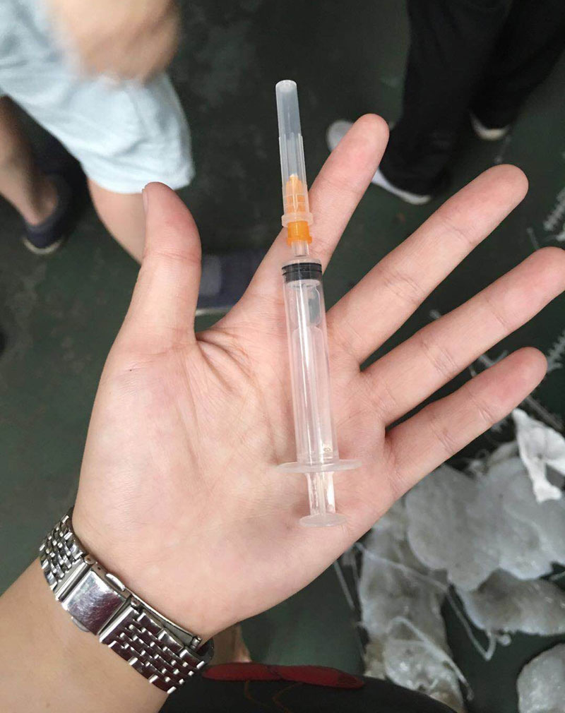 Disposable syringe making machine