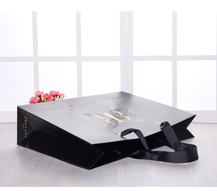 Custom Luxury Printed Christmas gift Bag Kraft Paper Shopping Bag for T-shirt Packaging