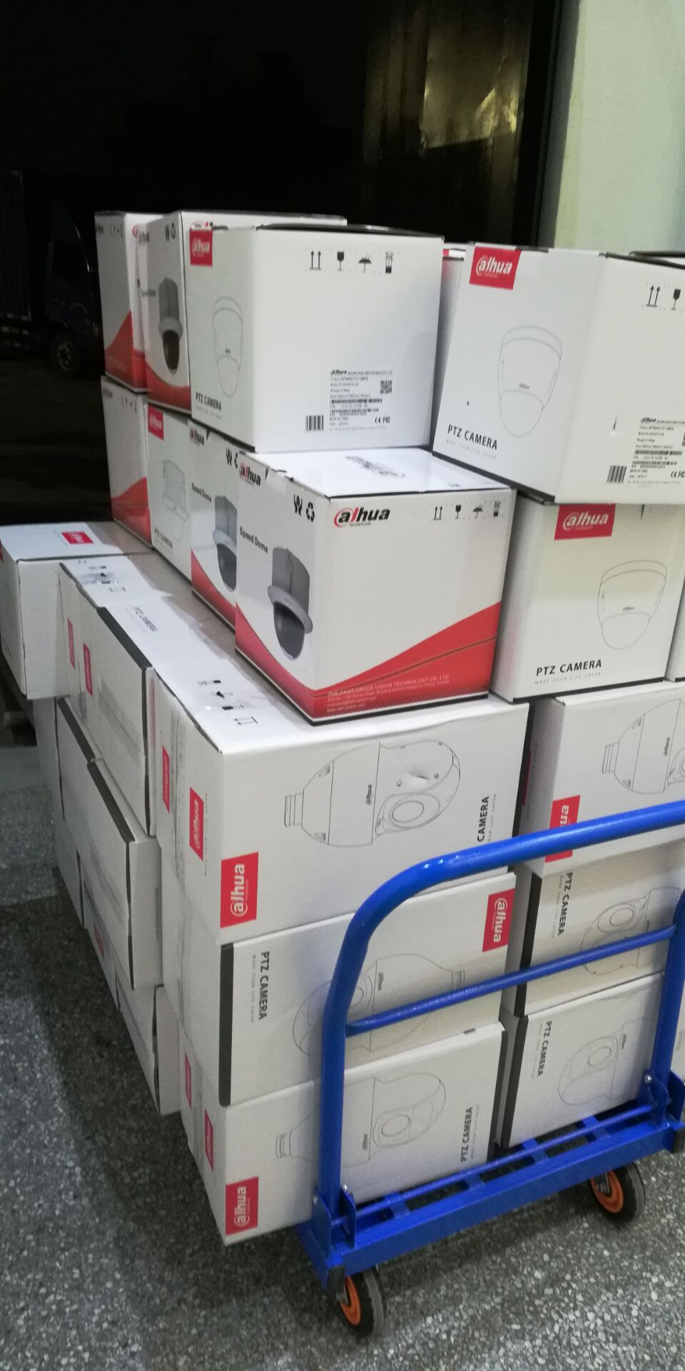 Dahua 4MP IP camera IPC-HFW7442H-ZFR H.264&H.265 coding AI face recognition IP67 IK10 protection grade WizMind Network Camera
