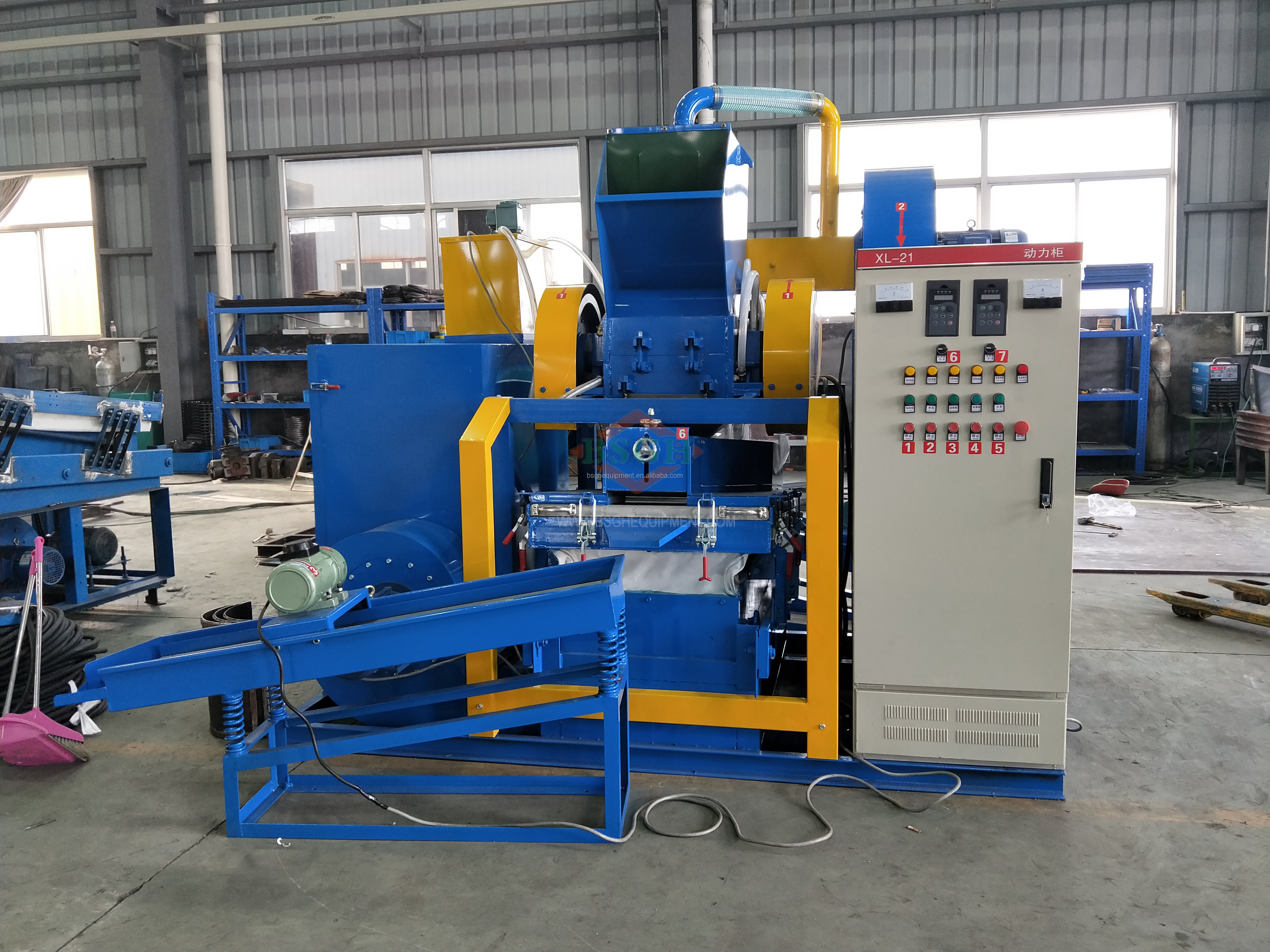 在泰国市场上销售最好的废铜线造粒机小型电缆造粒机铜线分离器机 bs