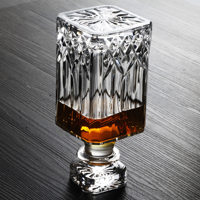 Wholesale Antique Slanted Cutting Crystal Wine Decanter