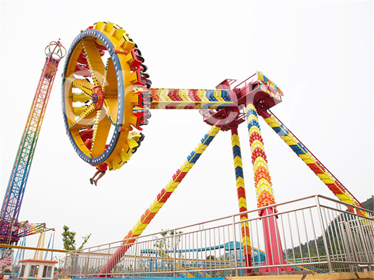 令人兴奋的游乐园游乐设施成人嘉年华游戏巨型飞盘旋转大摆摆动骑行