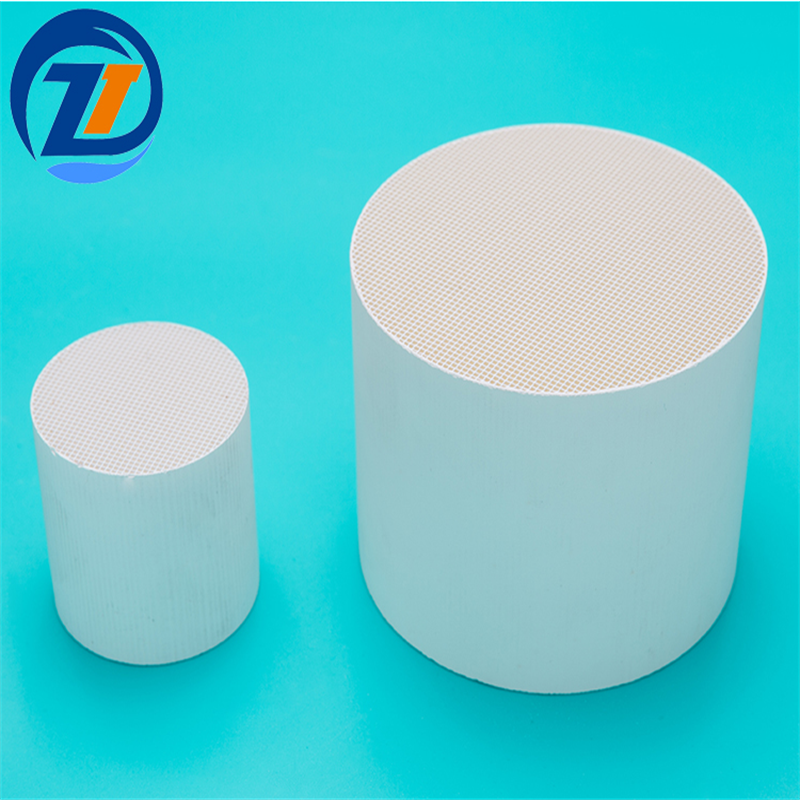 White extruder honeycomb ceramic monolith catalyst support