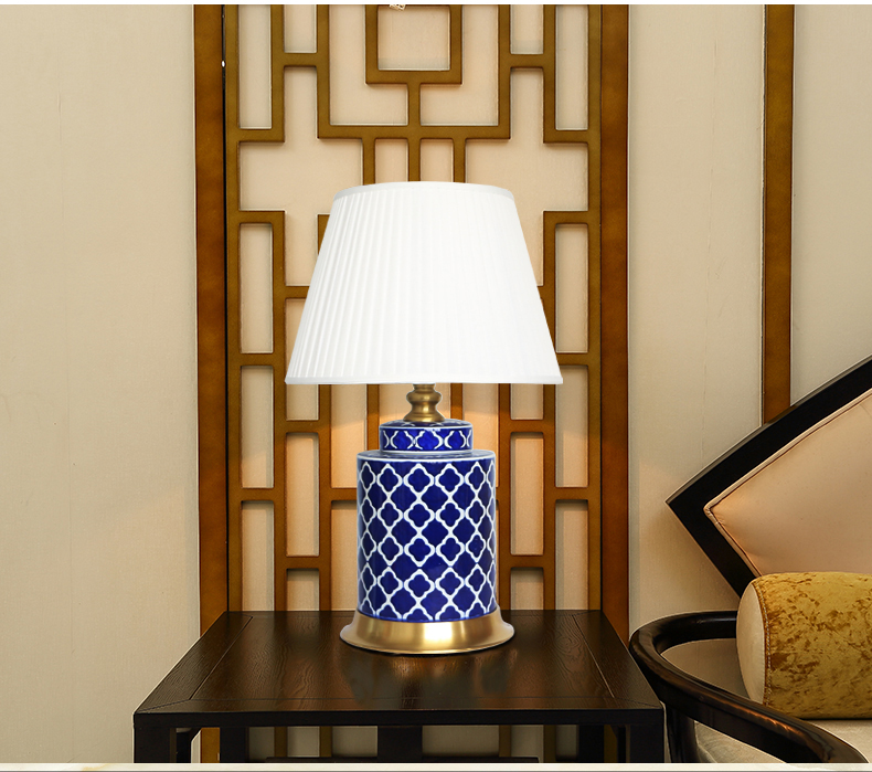 Blue and White ceramic table lamp for decor in living room  porcelain lighting for bedside hotel from Jingdezhen wholesale