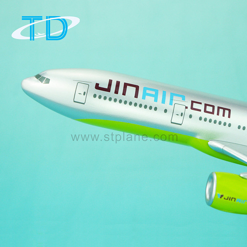 Jin Air Boeing 777-200 1/200スケール JIN AIR B777-200 ABS Plastic Model - 1:200 Scale Display