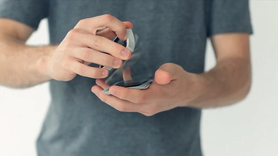 Cheap Shipping Tuck Box Poker Size Good Printing Flash Card Game Custom Logo Playing Card