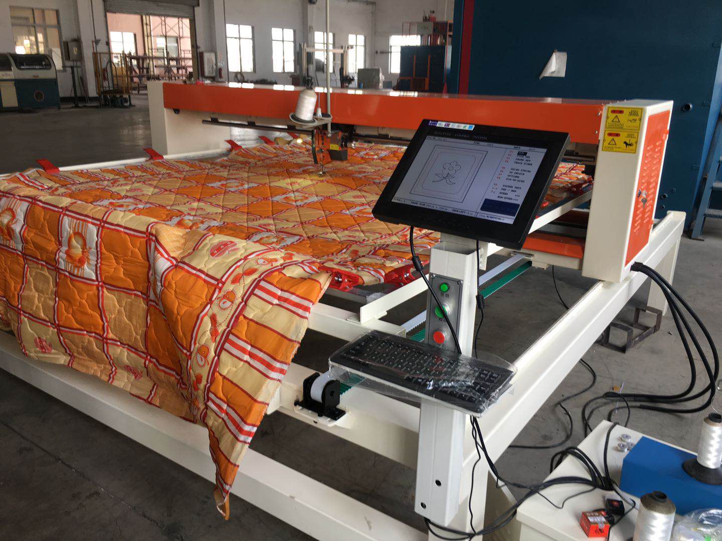 La m&aacute;quina de acolchar autom&aacute;tica para edred&oacute;n, la m&aacute;s vendida en &Aacute;frica, puede ajustar el tama&ntilde;o