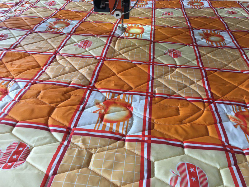 مصانع للبيع في الصين آلة خياطة اللحف المحوسبة ذات وظيفة الذاكرة