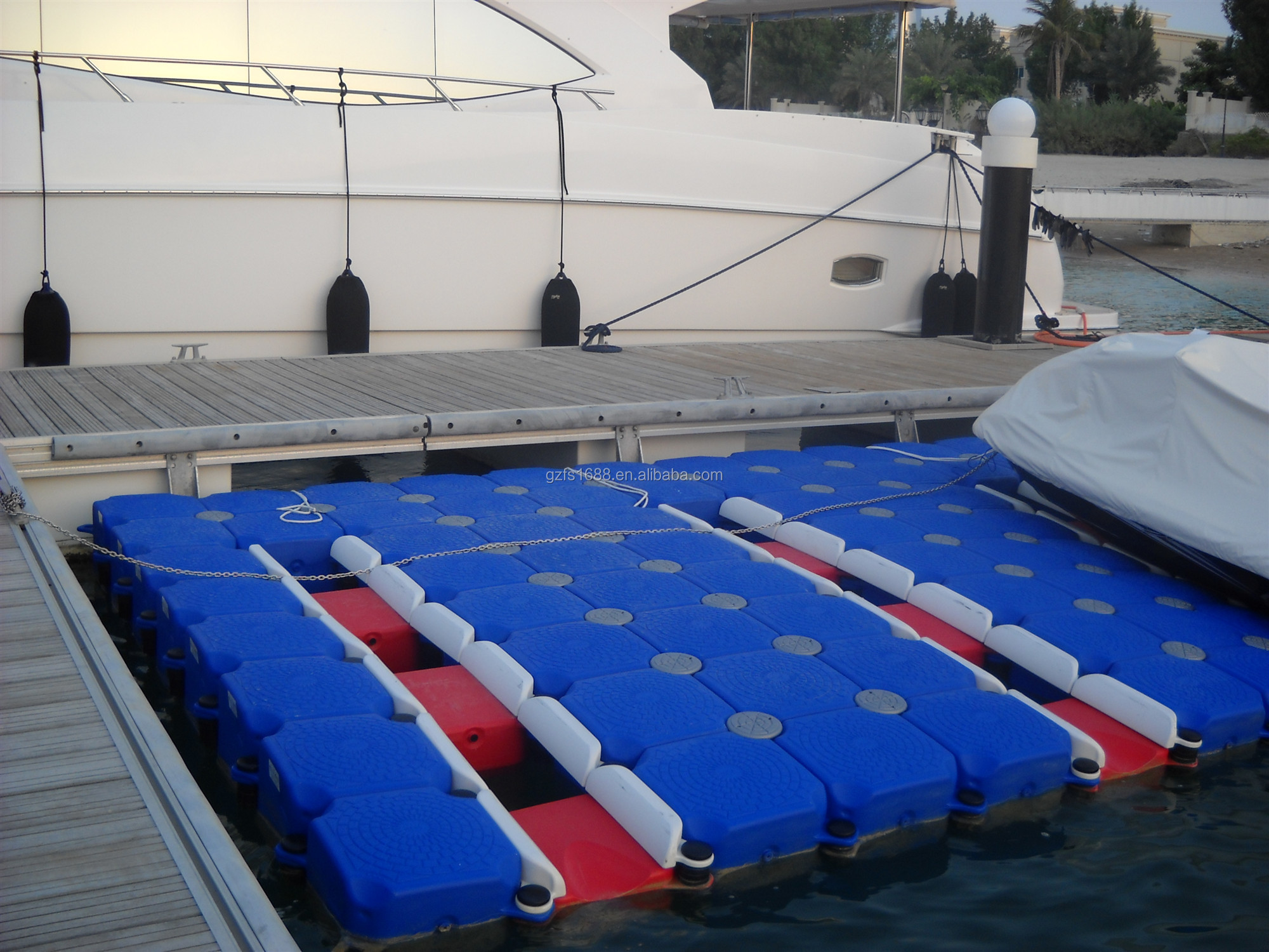 hdpe 塑料浮船立方体漂浮平台木甲板