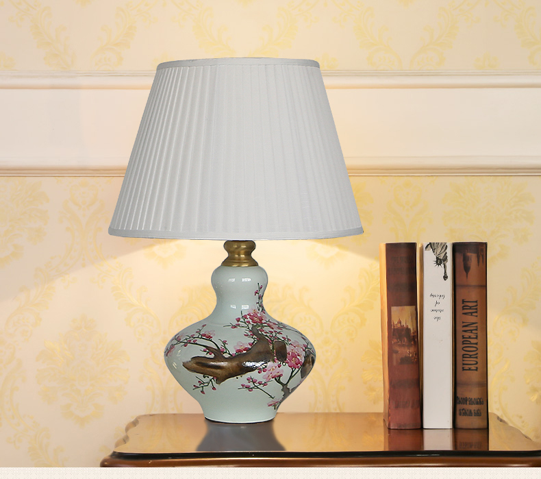 Jingdezhen ceramic table lamp for living room and bedroom bediside porcelain lighting for home decoration and hotel
