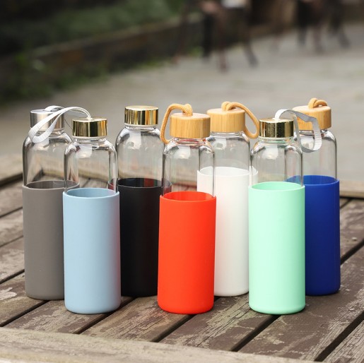 Glass sport bottle,heat resistant drinking glass bottle with wooden lid and siliscone sleeve