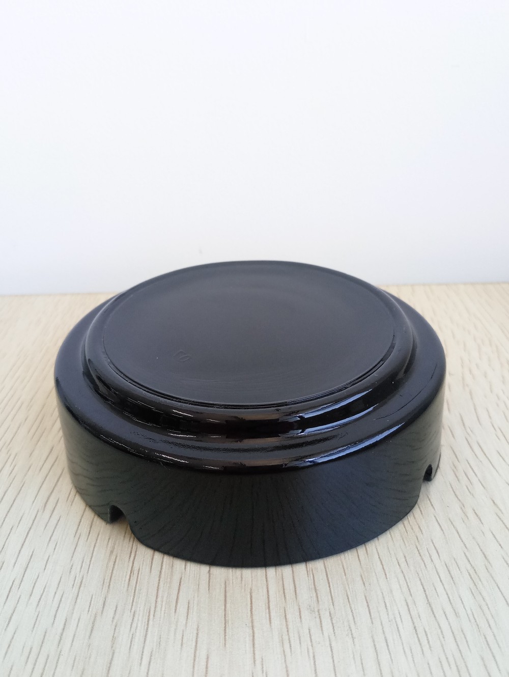 Haonai 10.5cm black glass ashtray with brand glass ashtray with custom logo
