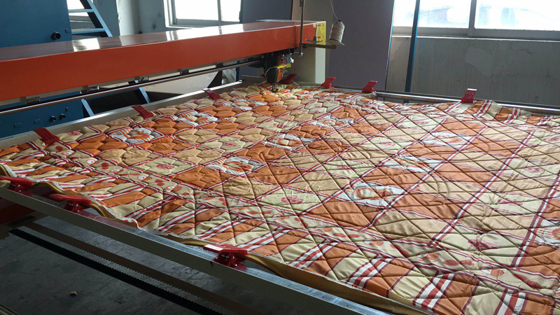 مصانع للبيع في الصين آلة خياطة اللحف المحوسبة ذات وظيفة الذاكرة