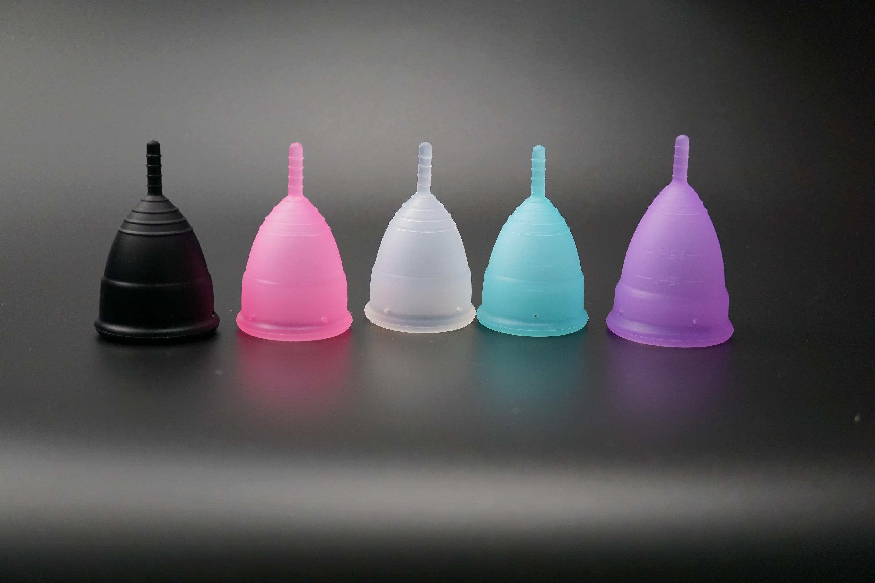 可重复使用的黑色月经杯有机与最佳月经杯袋