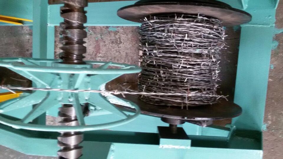 Barbed wire making machines, making traditional twisted barbs/double twisted barbs