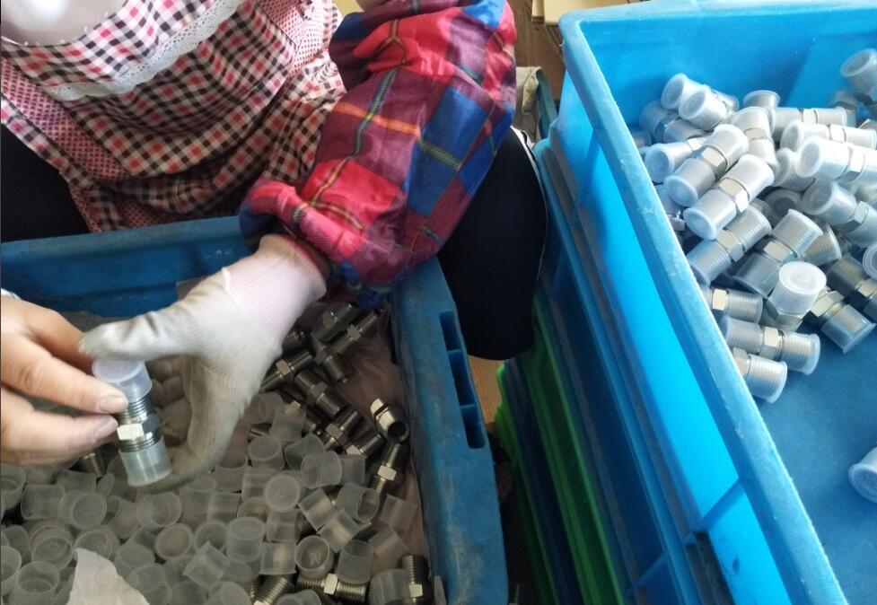 China Wholesales Carbon Steel / Stainless Steel Elbow NPT Female Threaded Hydraulic Pipe
