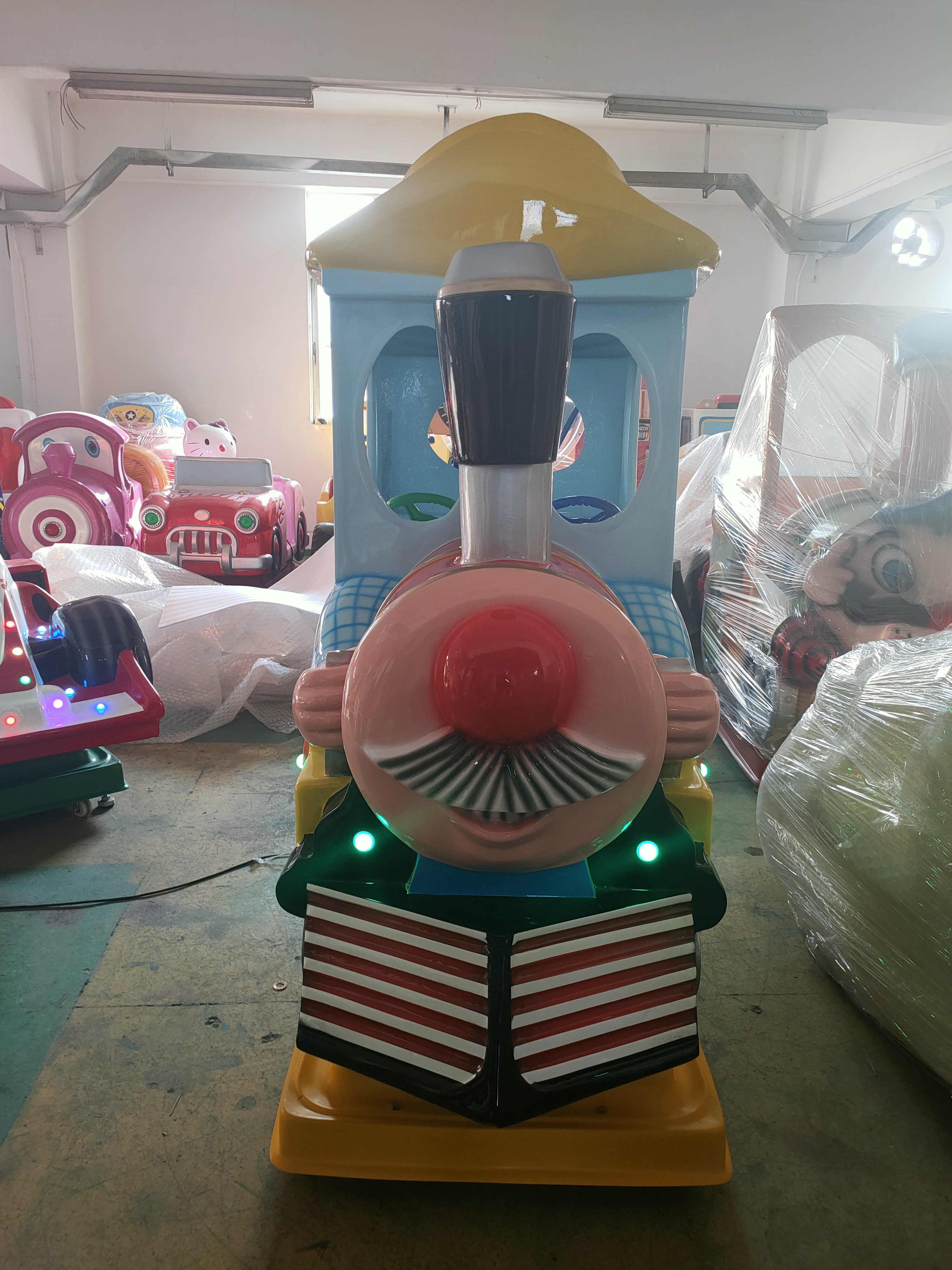 机动游戏机火车摇摆机投币式街机游戏室内视频热销儿童游戏机器出售