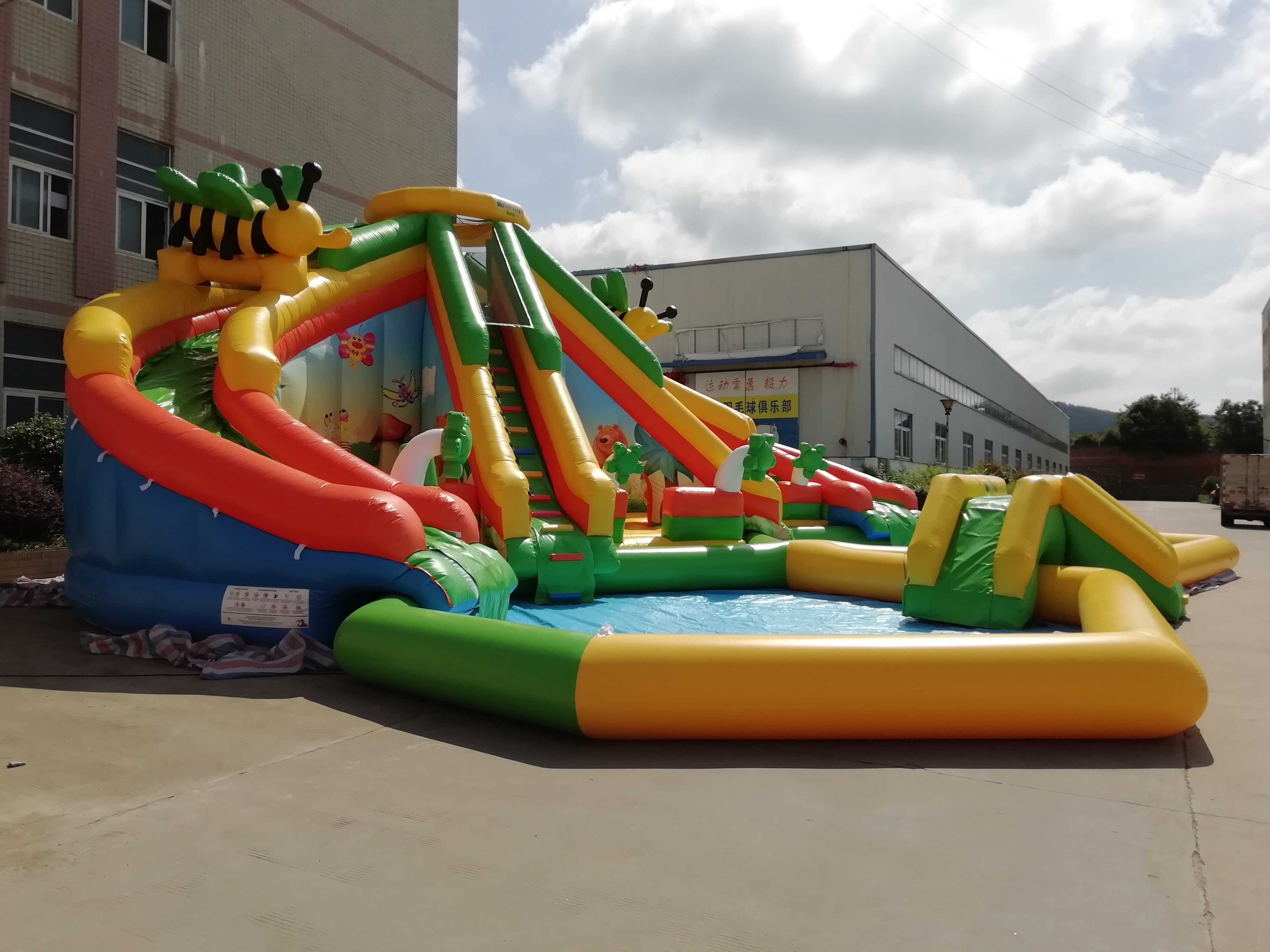 商业游乐园充气水滑梯充气地下水公园巨型陆地水上公园充气滑梯带游泳