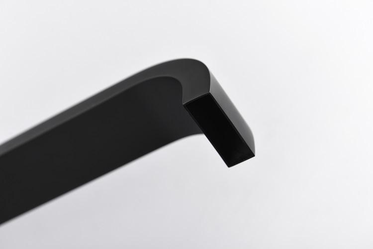 China Factory Good quality Prices Bathtub Faucet Black Floor Mount Brass Single Handle Bathroom Faucets with Hand Shower