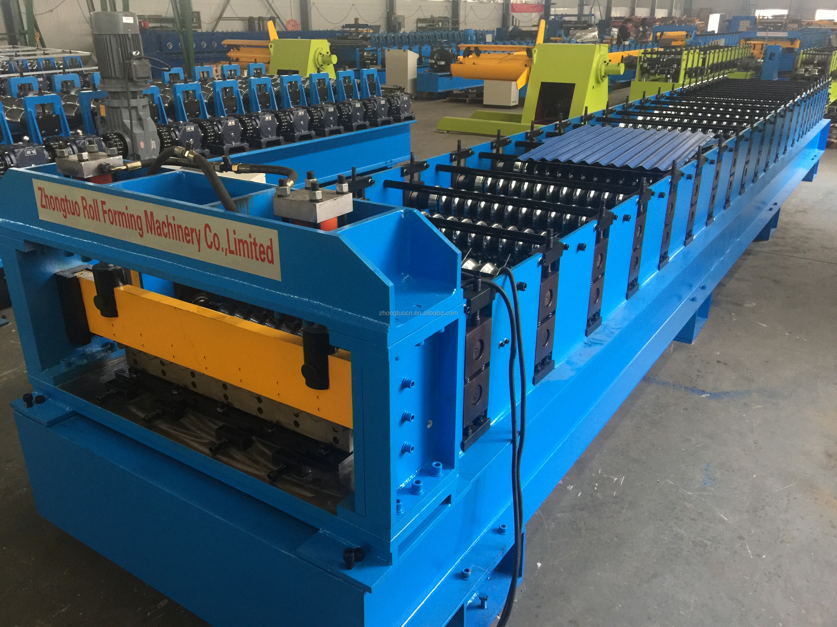 Metal Roof Galvanized Corrugated Roll Forming Machine Tile Making Machine Zinc Coated Colored Steel Tile Hydraulic Cutting 40GP