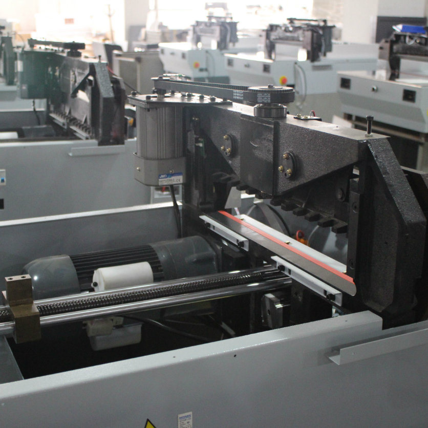 Guillotine Automatic Paper Cutting Machine With Touch Screen