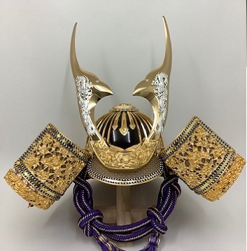 我们很高兴按照日本传统介绍我们的日本武士头盔.