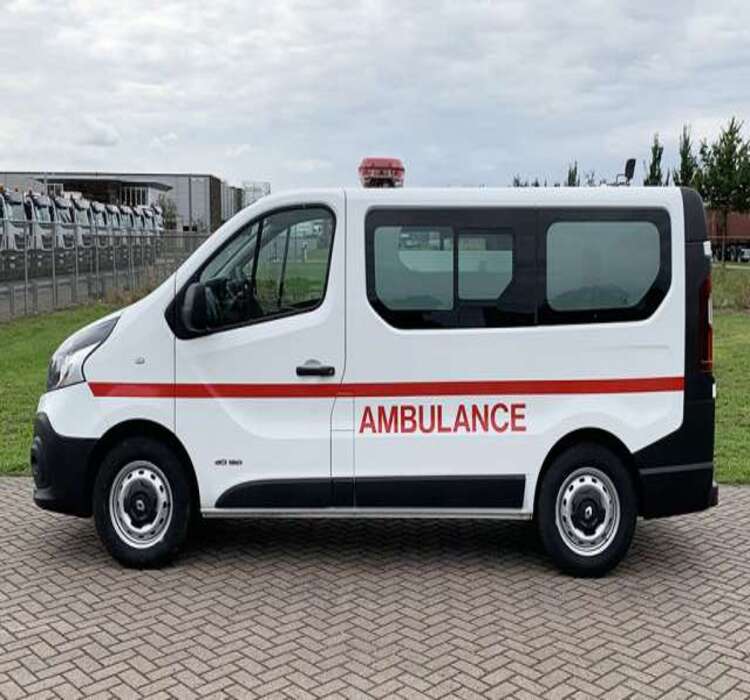 Renault Tra fic dCi 120 L1H1 4x2 машина скорой помощи Van LHD