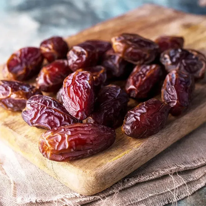 Good Dry Dates New Season Factory Supply 100% Top High Quality Dry Dates for Sale / OEM Best Selling Dry Dates in Small Piece