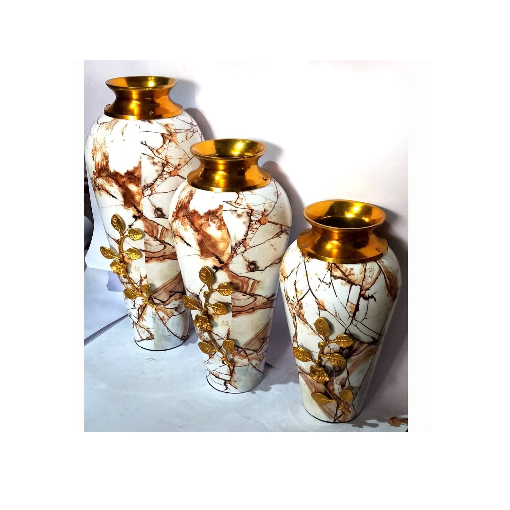 Wholesale Modern Europe Vertical Stripes Design White Tall Flower Vase Home Decoration Metal Vases Decor