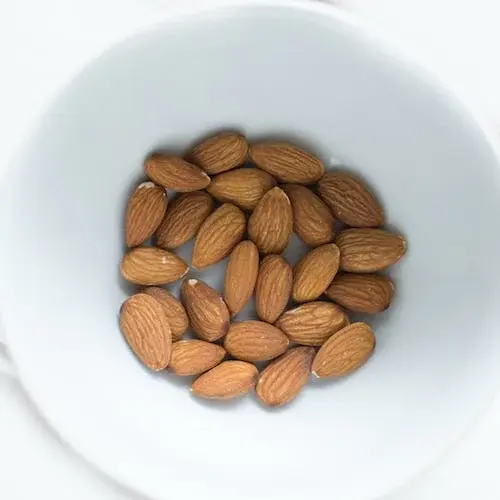 Wholesale Almond Nuts Natural Bulk Packing Wholesale Raw Almonds Kernels Low Price Size 27 30 Organic Almond Kernels Nuts