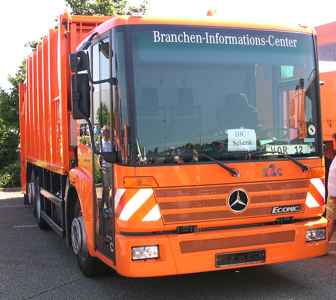 Б/у грузовик Mercedes-Benz Econic 2629LL 6x4 RHD, кран, Мусоровоз 6x4 для сбора отходов, прицеп для продажи