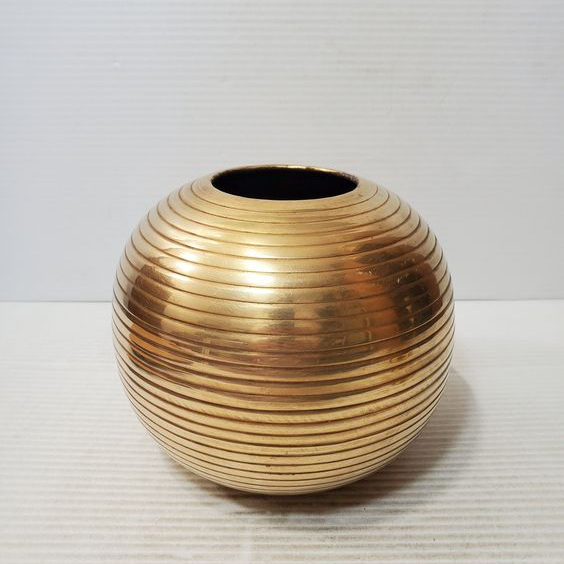 Ball Shaped Brass Accent Flower Vase Centerpiece Nordic Home Decor Metal unique Flower vase Anti Slip modern Italic Pot
