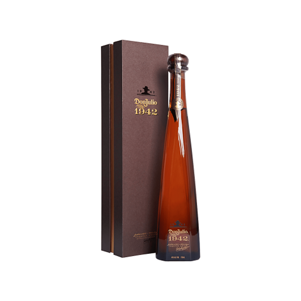 Презентор бутылки шампанского текилы Don Julio 1942